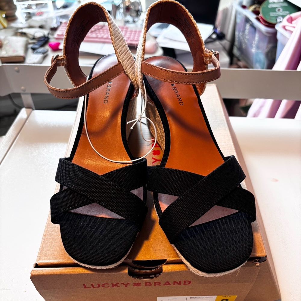 NEW Lucky Brand Maeylee Ladies Wedge in Black Size 8 New In Box - Picture 2 of 10